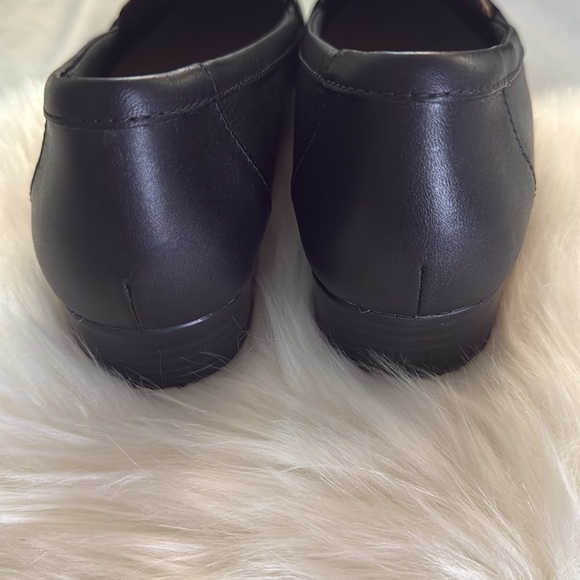 Like New Clarks Juliet Coast Black Leopard Leather Slip On Penny Loafer Women's - Picture 4 of 10